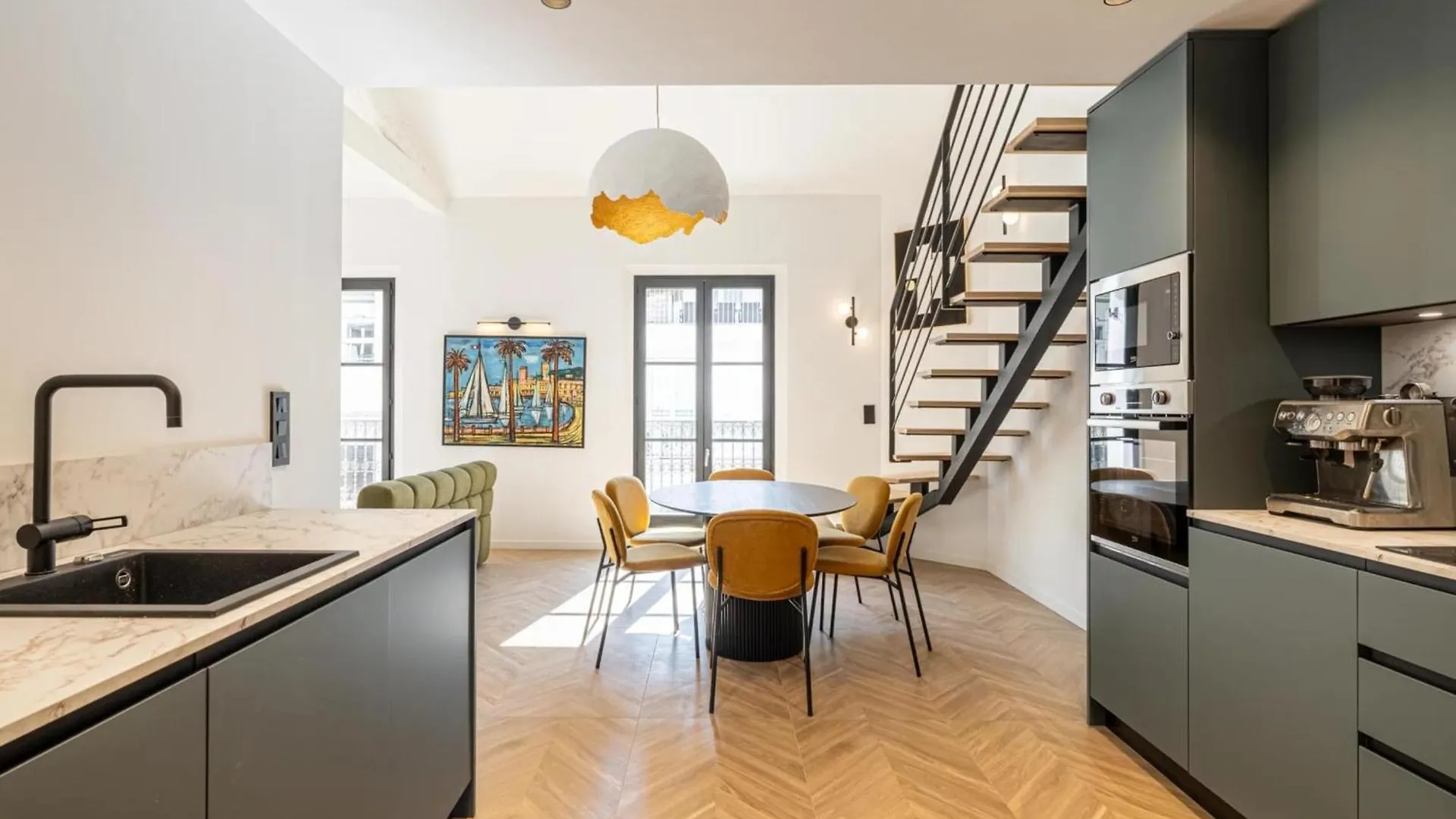 Ref 1993 - Cannes Center Renovated Apartment
