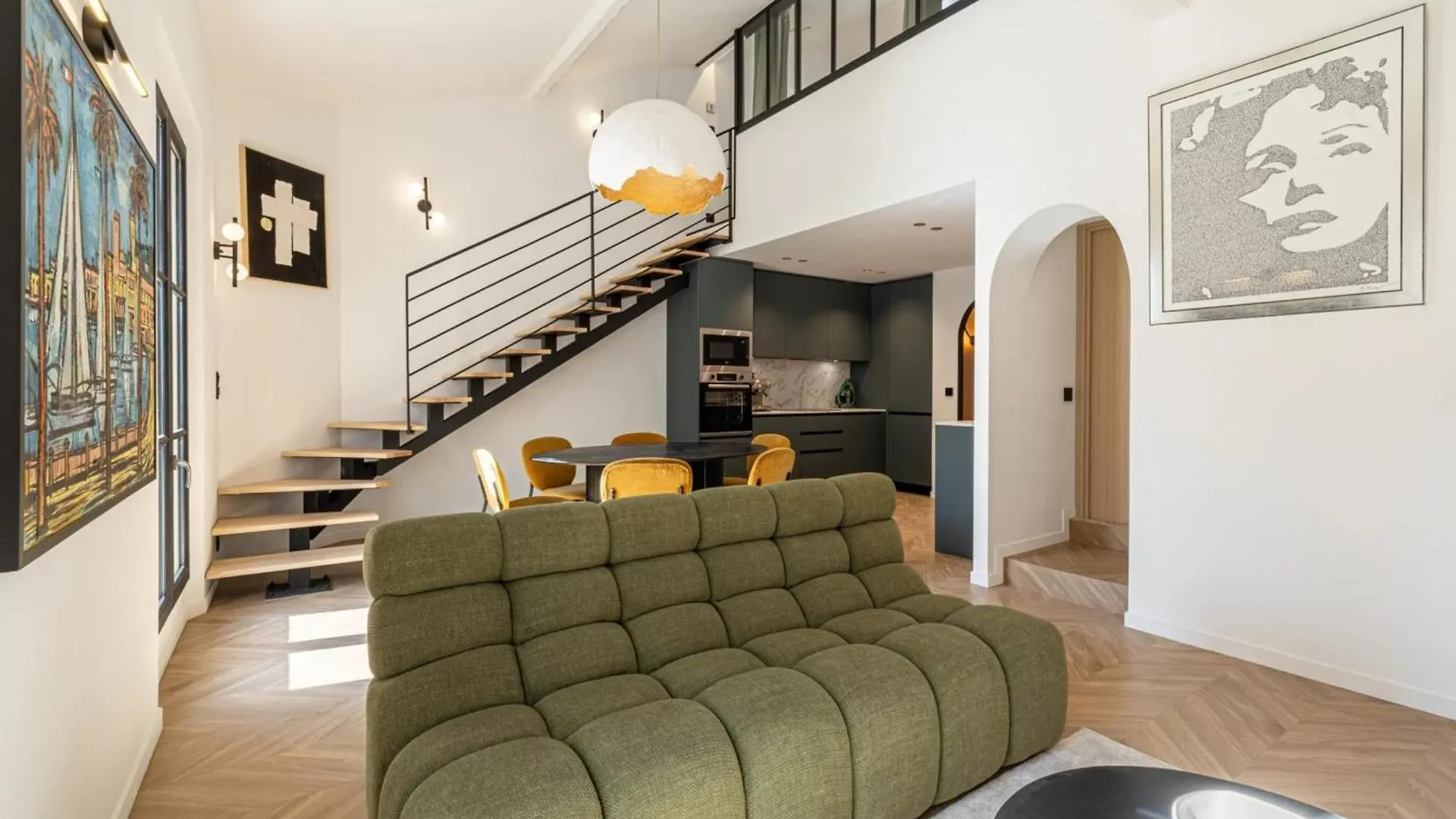 Ref 1993 - Cannes Center Renovated Apartment