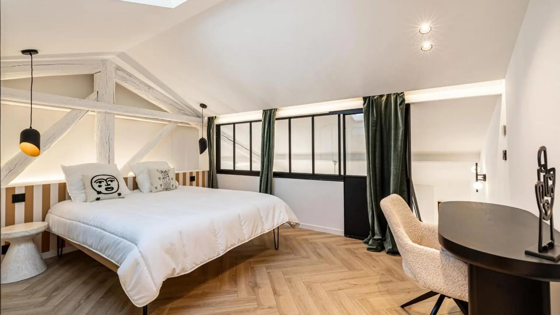Ref 1993 - Cannes Center Renovated Apartment