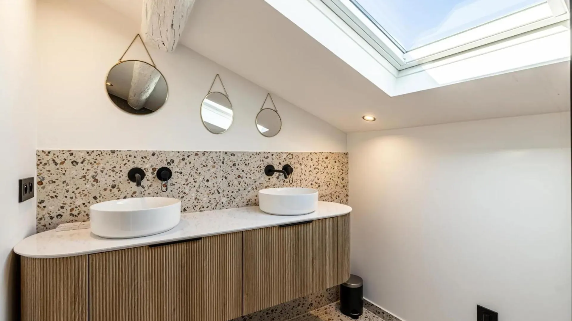 Ref 1993 - Cannes Center Renovated Apartment
